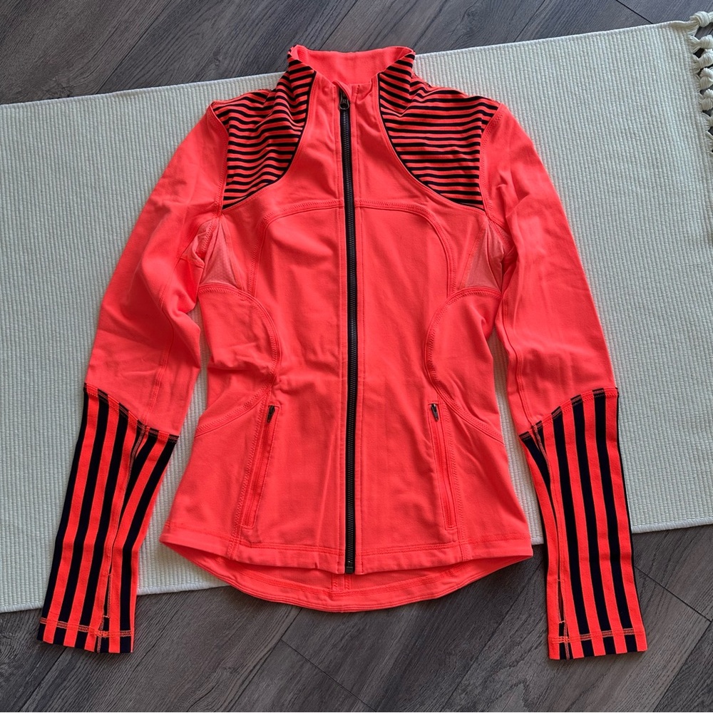 Lululemon Forme Light Flare / Classic Stripe Light Flare Inkwell Zip Jacket